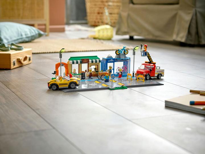 Immagine prodotto LEGO Strada commerciale della città con negozi 60306 (60306, LEGO City)