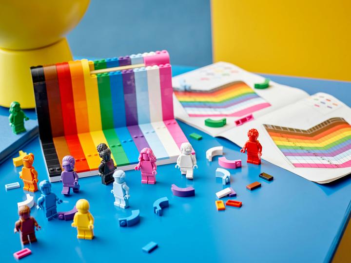 Actual product image LEGO Everyone is special (40516, LEGO Architecture, LEGO Rare Sets)