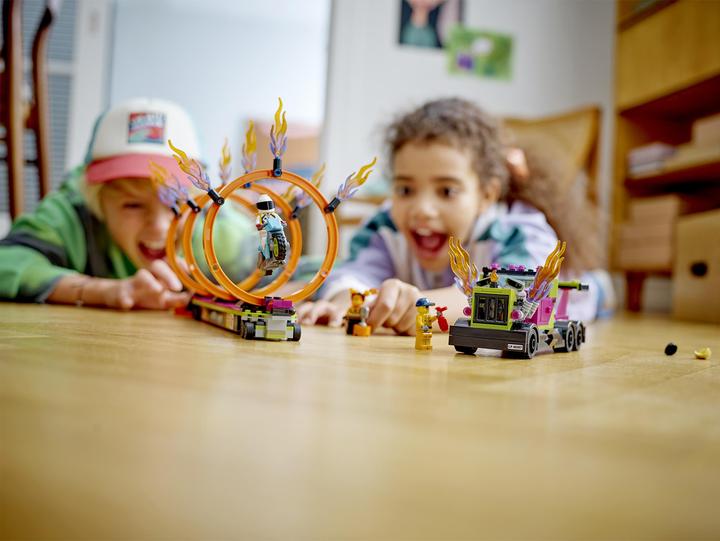 Immagine prodotto LEGO Sfida del camion acrobatico con pneumatici infuocati (60357, LEGO City)