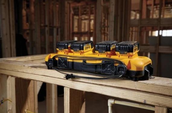 Actual product image DeWalt XR multi-voltage 4-port 8A charger (10.8 V)