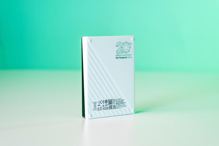 Immagine prodotto WD My Passport Ultra 20th Emerald Anniversary Edition (2 TB)