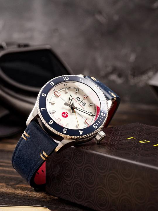 Produktbild AVI-8 AV-4103-03 Tuskegee Airmen Limited Edition Herrenuhr 40mm 5ATM (Fliegeruhr, 40 mm)