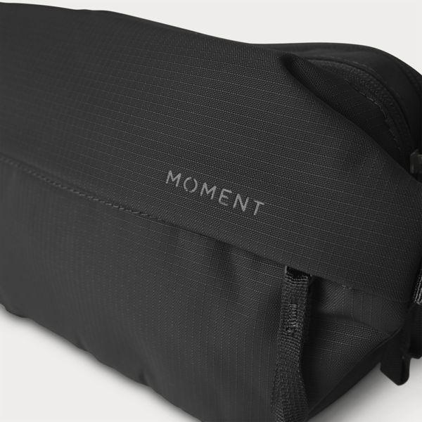 Actual product image Moment Fanny Sling 2L V3 Black (2 l)