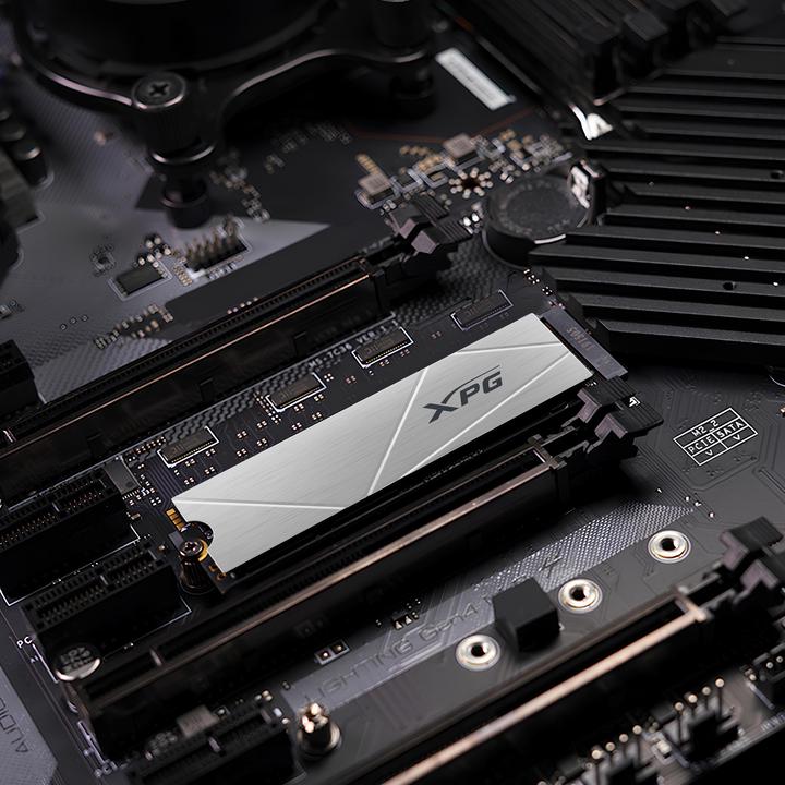 Produktbild Adata XPG GAMMIX S60 BLADE 2 TB (PCIe 4.0 x4, NVMe, M.2 2280) (2000 GB, M.2 2280)