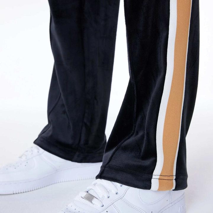Produktbild New Era Jogginganzug aus Velours New York Yankees Track (S)