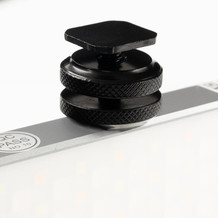 Produktbild Caruba Blitzschuh Adapter Universal Blitzschuh > 1/4" AuÃengewinde (mit DistanzstÃ¼ck) Schwarz (Blitzgerät Adapter)