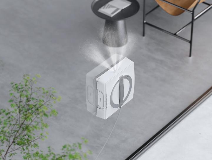 Actual product image Ecovacs Winbot W2