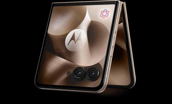 Actual product image Motorola Razr 60 Ultra (512 GB, Pantone Mountain Trail, 6.96", SIM + eSIM, 50 Mpx, 5G)