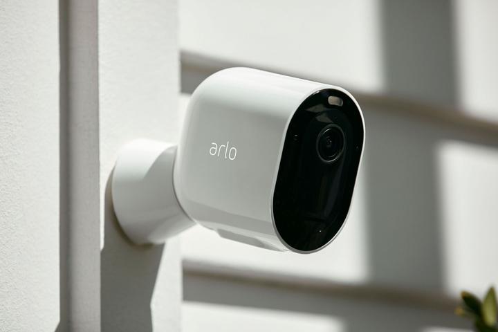 Produktbild Arlo Pro 3 Spotlight Kamera, 3er Set weiss (2560 x 1440 Pixels)