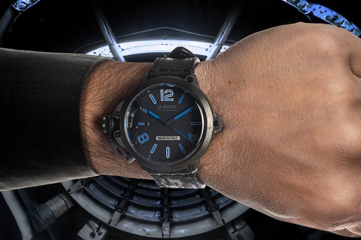 Produktbild U-Boat 8806 Capsule 50 mm PVD BK BL Automatik Herrenuhr 10ATM (Sportuhr)