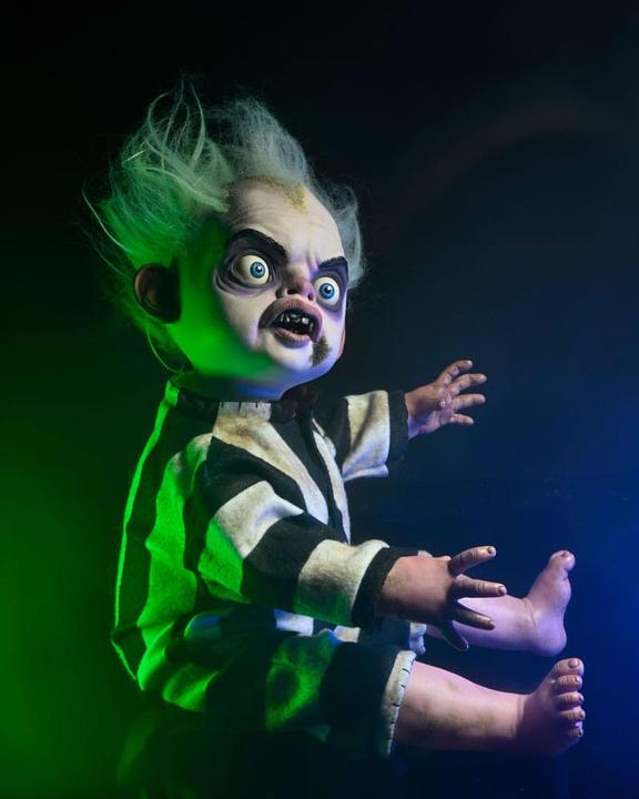 Immagine prodotto Neca Beetlejuice Beetlejuice Prop Replica 1/1 Baby Beetlejuice Doll 49 cm