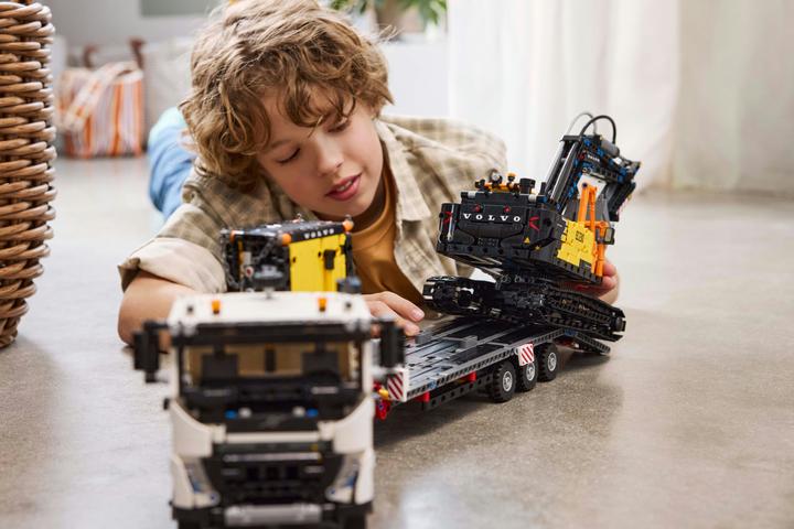 Productafbeelding LEGO 42175 Volvo FMX vrachtwagen met EC230 elektrische rupsgraafmachine (42175, LEGO Technic)