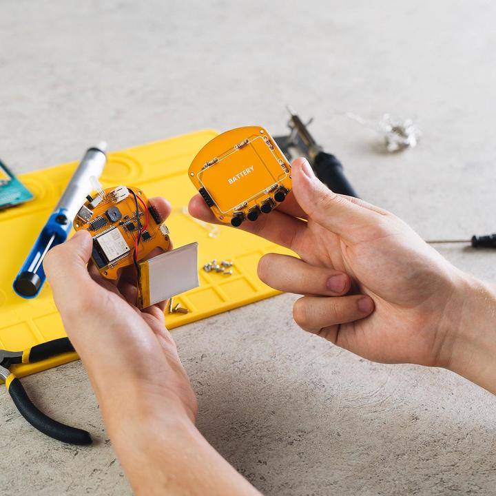 Image du produit CircuitMess CircuitPet - animal de compagnie virtuel - kit électronique