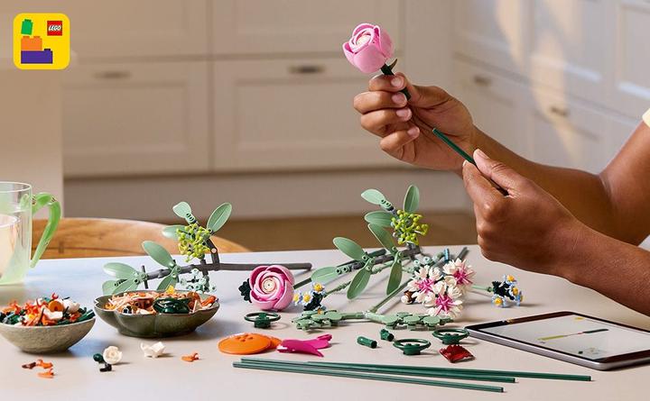 Produktbild LEGO Schöner Rosafarbener Blumenstrauss (10342, LEGO Botanical, LEGO Icons)