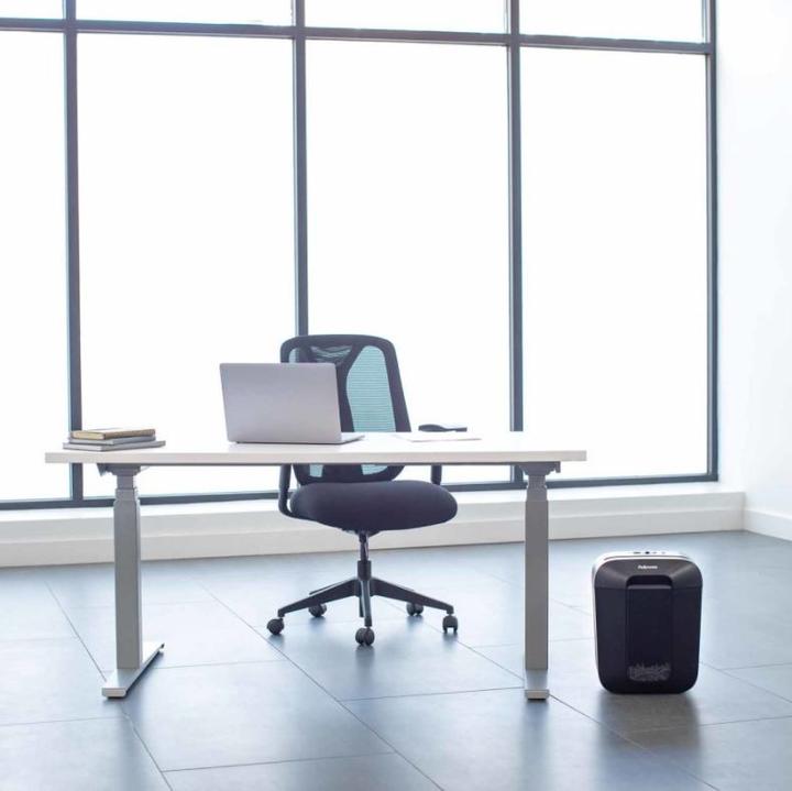 Actual product image Fellowes Powershred LX45 P-4 document shredder, 8 pages (Particle cut)