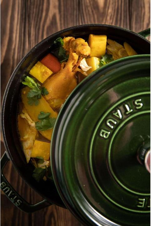 Actual product image Staub Cocotte (24 cm, Casserole + Stewpot, Cast iron)