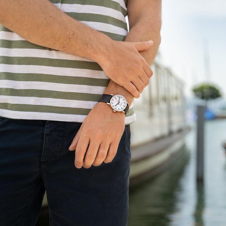 Actual product image Mondaine Evo2 - Automatic (Analogue wristwatch, Swiss made, 40 mm)