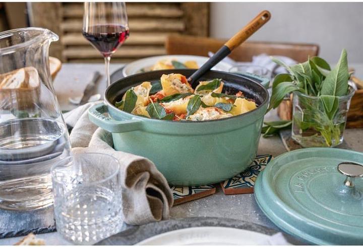 Produktbild Staub Cocotte 26 cm, rund, Salbei, Gusseisen (26 cm, Bräter + Schmortopf, Gusseisen)