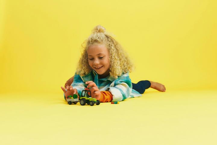 Actual product image LEGO Small tractor (60390, LEGO City)
