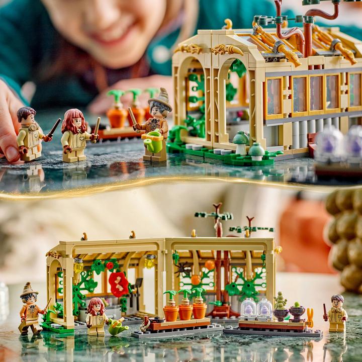 Produktbild LEGO Schloss Hogwarts: Kräuterkundeunterricht (76445, LEGO Harry Potter)