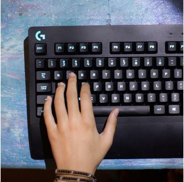 Actual product image Logitech G G213 Prodigy (CH, Cable)
