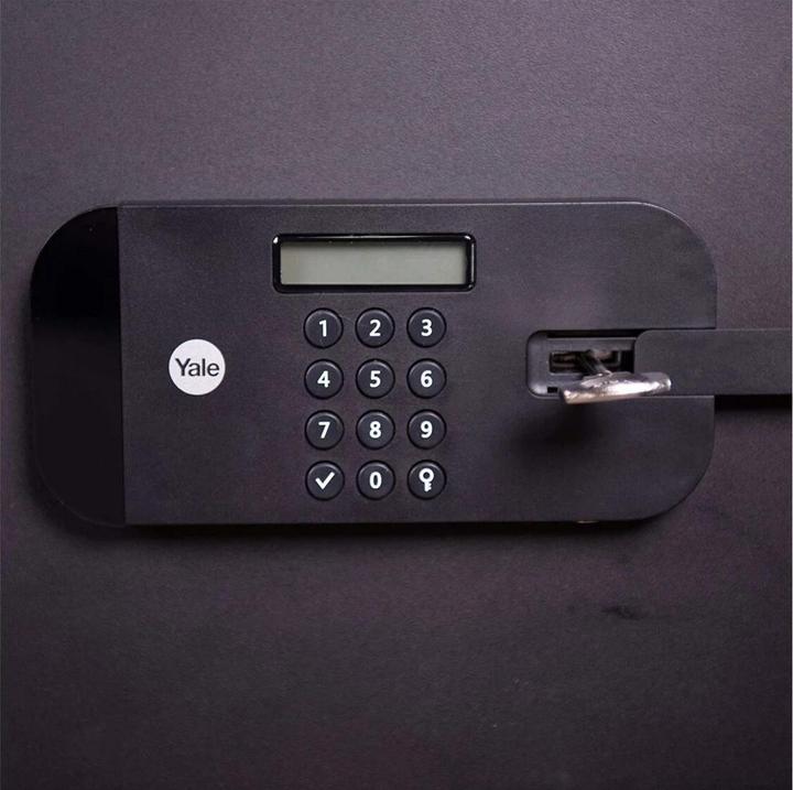 Actual product image Yale Safe laptop (26.90 l)