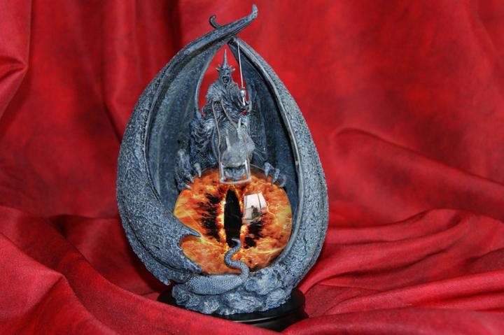 Image du produit Noble Collection Seigneur des Anneaux - La colère du Roi-Sorcier