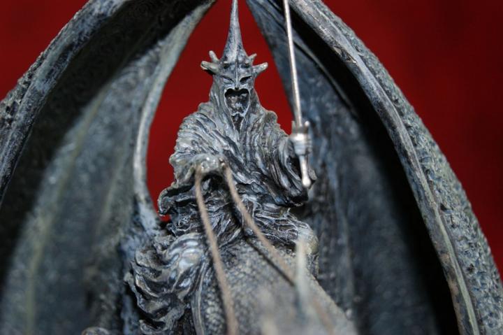 Image du produit Noble Collection Seigneur des Anneaux - La colère du Roi-Sorcier