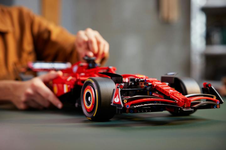 Image du produit LEGO Ferrari SF-24 F1 Rennauto (42207, LEGO Technic)