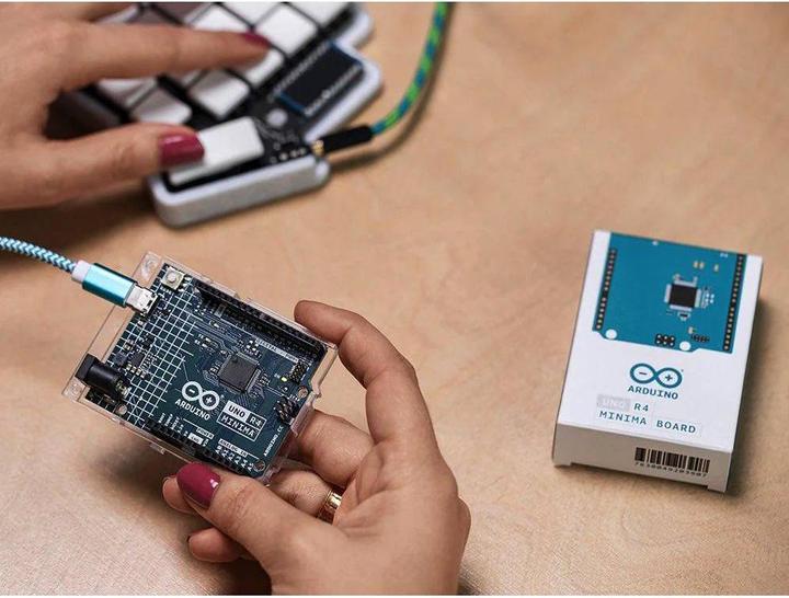 Actual product image Arduino UNO R4 Minima