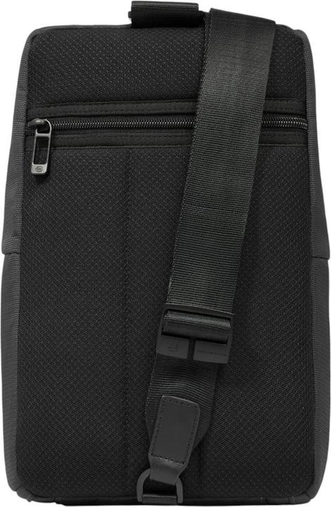 Actual product image Piquadro Umhängetasche aus recyceltem Stoff und Leder