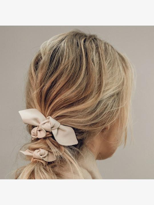 Actual product image Corinne World - Leather Bow Big Hair Tie Cream (Hair tie)