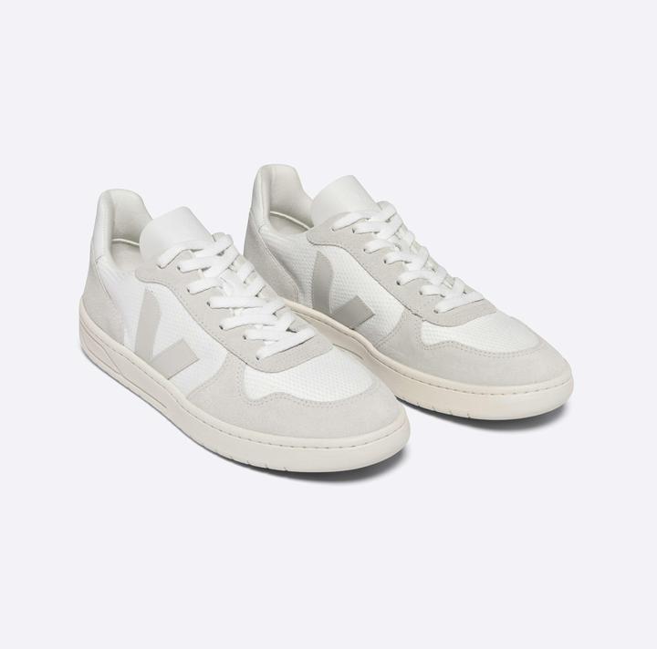 Actual product image Veja V-10 (38)