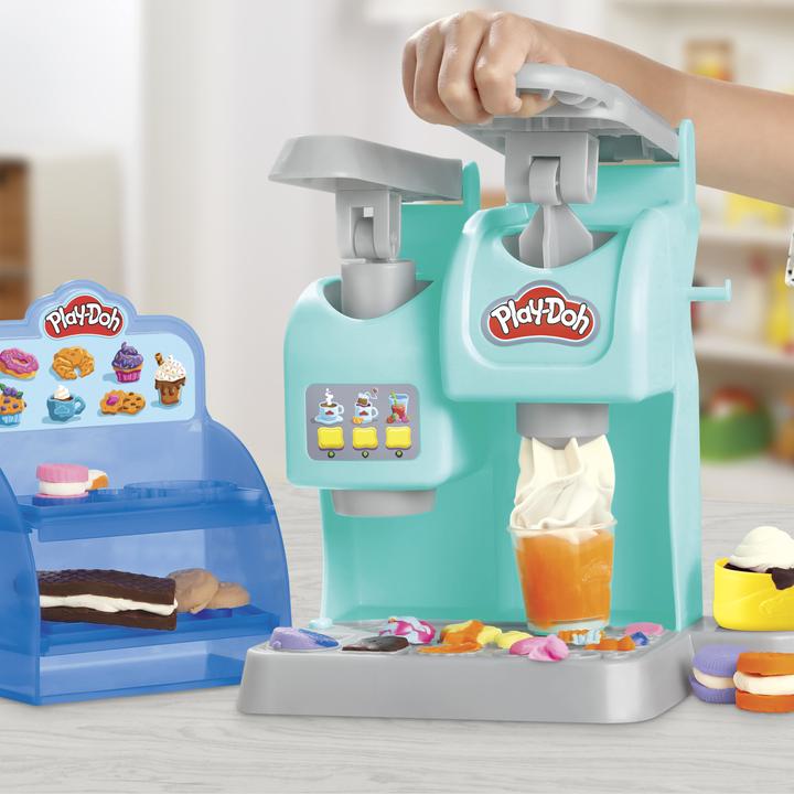 Productafbeelding Play-Doh Kitchen Creations Kneedplezier Café, Café speelset met 20 accessoires en 8 blikken