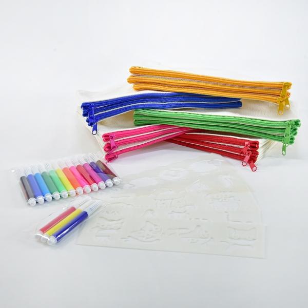Produktbild Kögler Baumwollmäppchen zum Bemalen, Set mit 15 Mäppchen, 15 Stiften und 5 Schablonen, 20x12x0,5cm