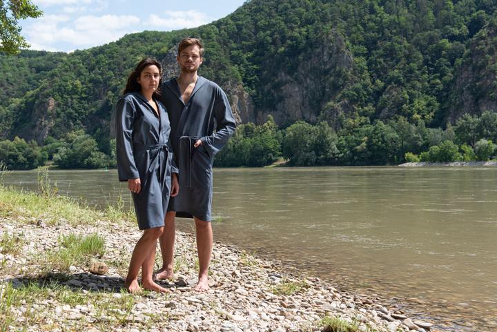 Actual product image Cocoon Microfiber Bathrobe Ultralight with Hood Size L anchor grey (L)