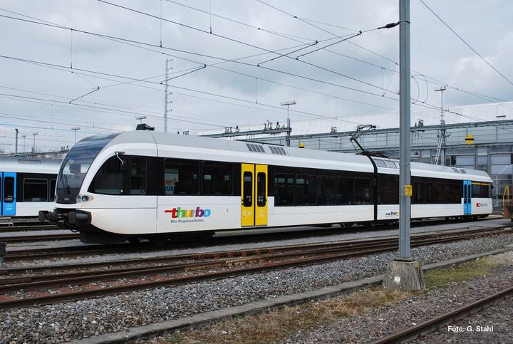 Produktbild Piko Thurbo el. Triebwagen GTW 2/6 733-1 mit zwei Stromabnehmern Ep. VI DCS (Spur H0)