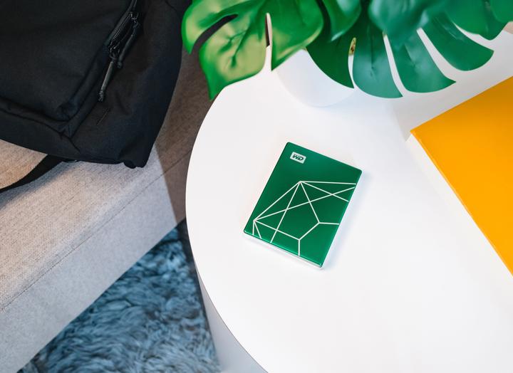 Immagine prodotto WD My Passport Ultra 20th Emerald Anniversary Edition (2 TB)