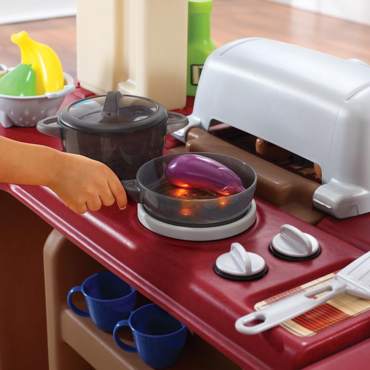 Actual product image Step2 Grand Walk-In Kitchen & Grill