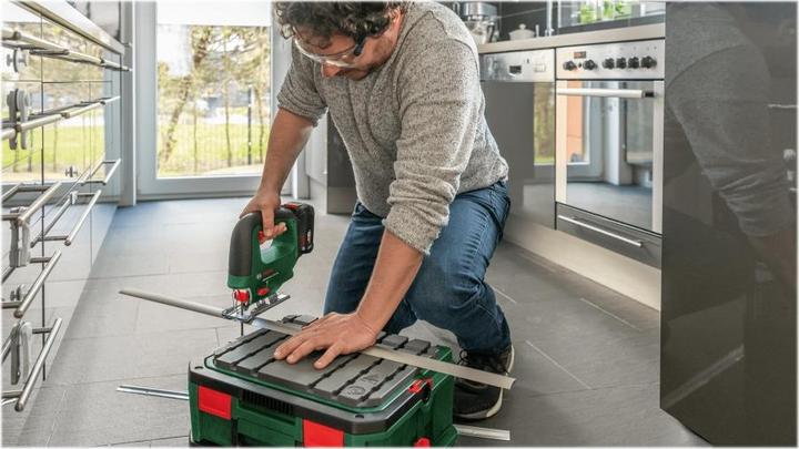 Produktbild Bosch Home & Garden UniversalSaw 18V-100