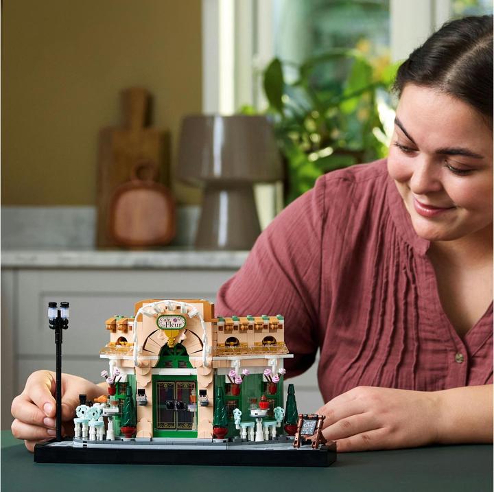 Actual product image LEGO French Café (10362, LEGO Icons)