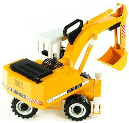 Image du produit Bruder Camion à benne basculante avec pelleteuse