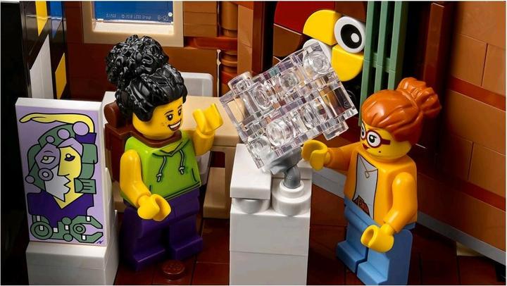 Actual product image LEGO Boutique- Hotel (10297, LEGO Rare Sets)