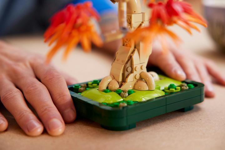 Actual product image LEGO Japanischer Roter Ahorn - Bonsai-Baum (10348, LEGO Botanical)