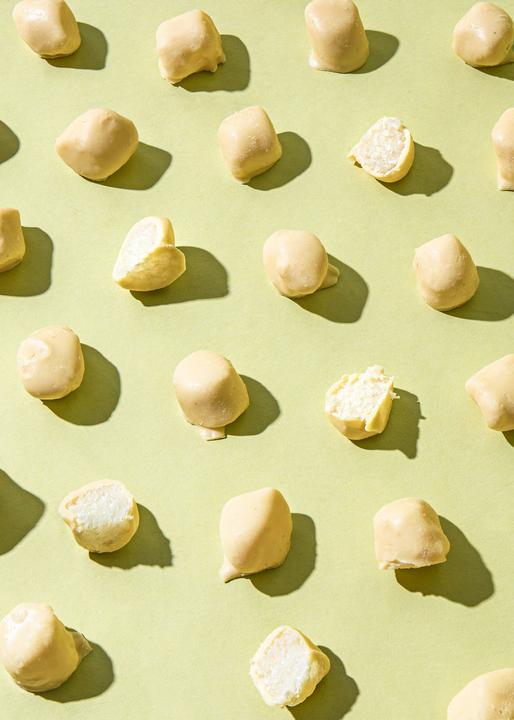 Actual product image KoRo Coconut preparation coated in white chocolate (1000 g)