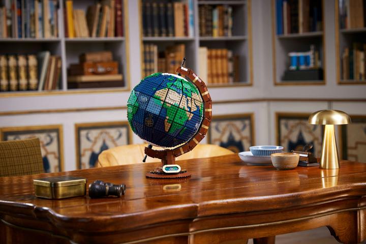 Actual product image LEGO Globe (21332, LEGO Ideas, LEGO Rare Sets)