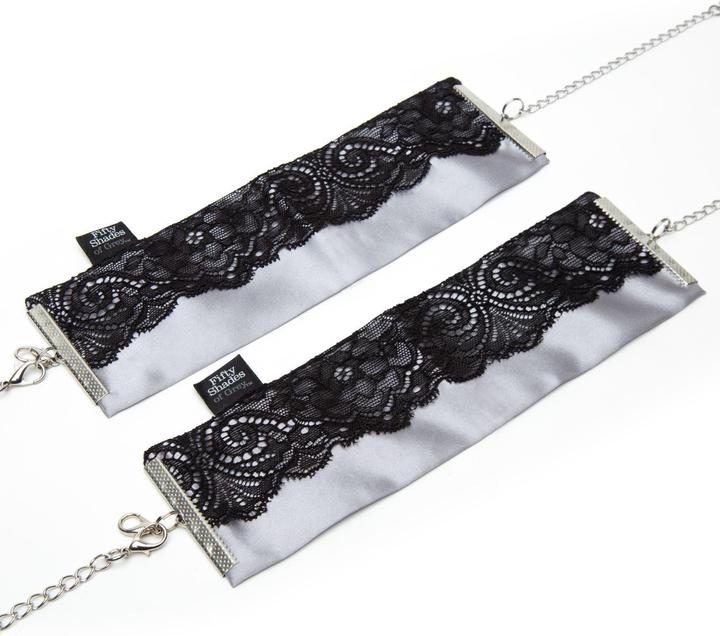 Image du produit Fifty Shades of Grey Poignets Play Nice Satin & Dentelle - Noir