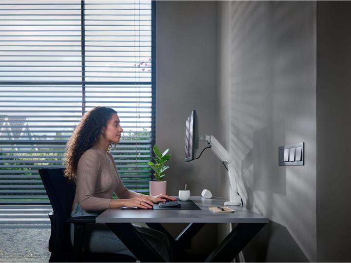 Immagine prodotto One for All Supporto per monitor Solido Singolo Bianco DM 4120 (Tavolo, 35")