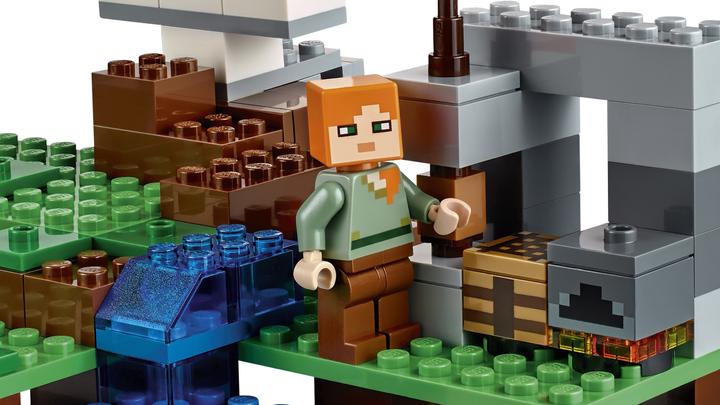 Actual product image LEGO Minecraft The Iron Golem (21123, LEGO Minecraft)