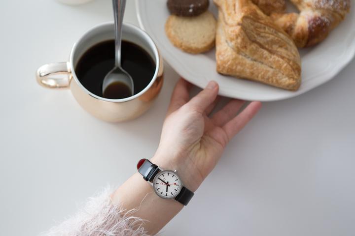 Image du produit Mondaine Classic - Vegan poli (Montre analogique, Swiss Made, 30 mm)